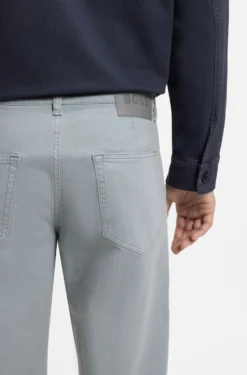 Tapered-Fit Jeans aus Stretch-Baumwolle