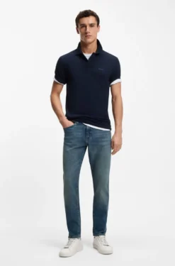 Tapered-Fit Jeans aus verwaschenem blauem Stretch-Denim
