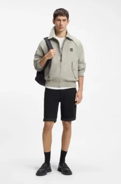Tapered-Fit Shorts aus schwarzem Stretch-Denim