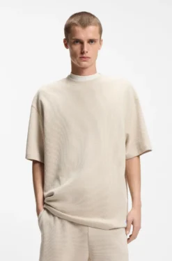 T-Shirt aus Baumwoll-Jersey mit blauem Logo-Aufnäher