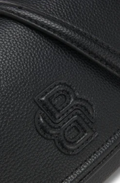 Umhängetasche aus genarbtem Kunstleder mit Double-B-Monogramm