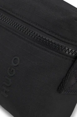 Umhängetasche aus Ripstop mit Logo-Schriftzug