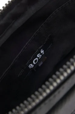 Umhängetasche mit Diamantstruktur und tonalem Logo