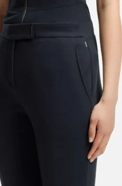 Verkürzte Flared-Fit Hose aus knitterfreiem Stretch-Gewebe