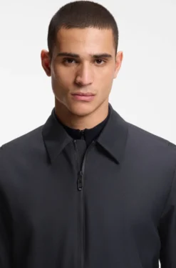 Wasserabweisende Jacke aus Stretch-Material