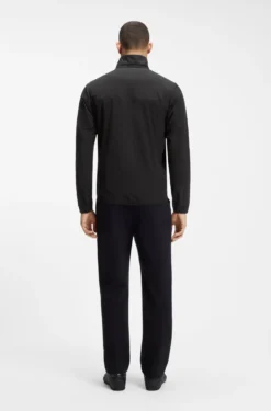 Wasserabweisende Jacke aus Vier-Wege-Stretch-Gewebe