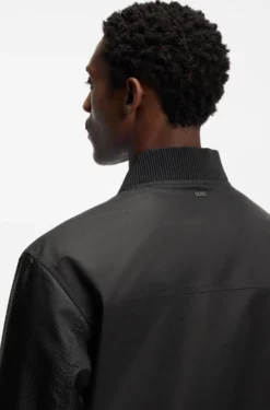 Wasserabweisende Jacke mit Monogramm-Muster an den Ärmeln