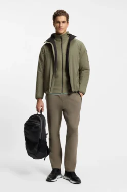 Wasserabweisende Jacke mit verstellbarem Saum