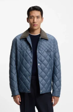 Wasserabweisende Jacke mit verschiedenen Absteppungen