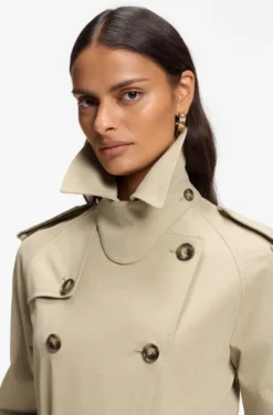 Wasserabweisender Trenchcoat mit Gürtel