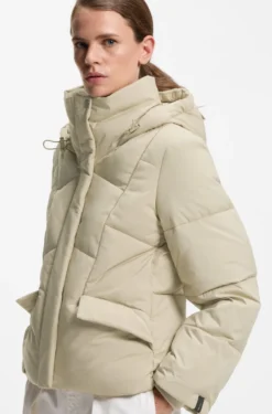 Wattierte Jacke mit Kapuze und Paspeln