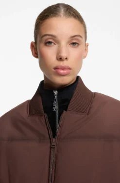 Wattierte Oversized-Fit Jacke mit Nahtdetails