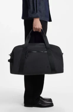 Weekender mit weit gesetztem Logo-Detail