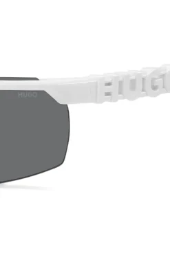 Weiße Sonnenbrille im Masken-Stil mit 3D-Logo auf den Bügeln