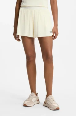Zweilagige Active Shorts mit Feuchtigkeitsmanagement